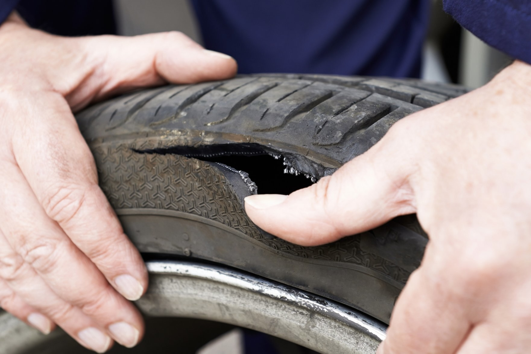 defekt pneumatiky zblízka