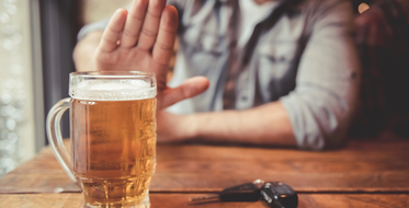 odmitnuti piva v hospode klice od auta